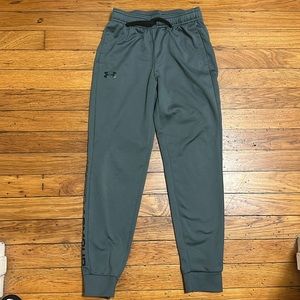 Under Armour boy sweats size medium
